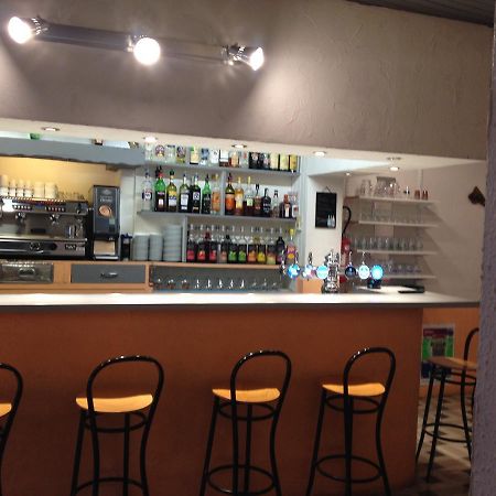 Bar Hotel De La Place Mezel 外观 照片