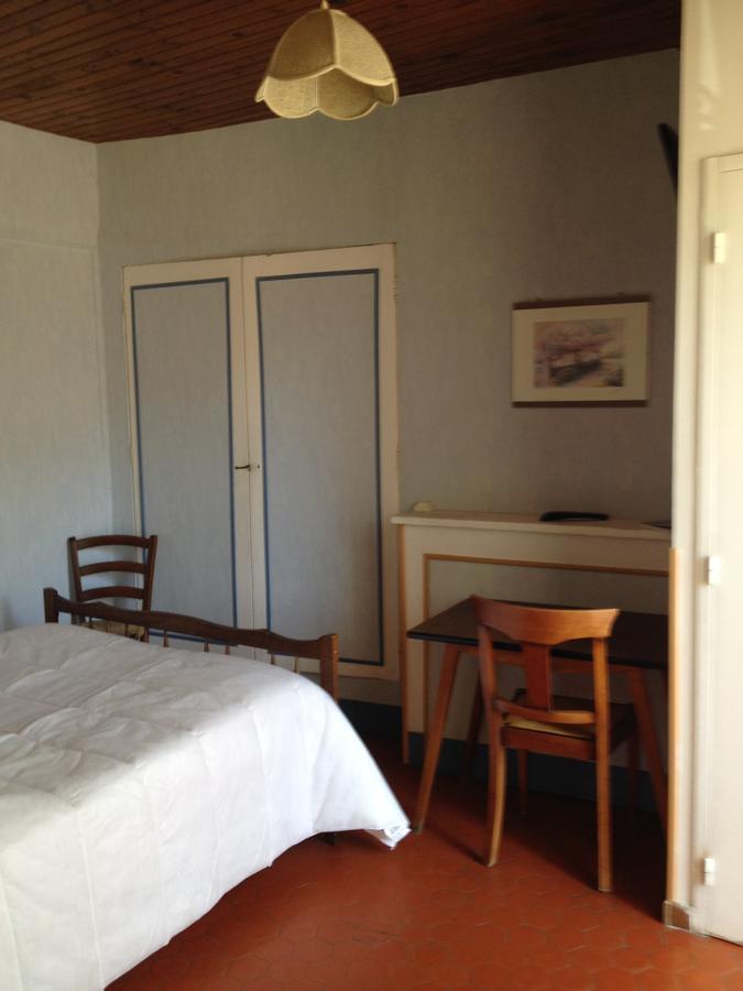 Bar Hotel De La Place Mezel 外观 照片