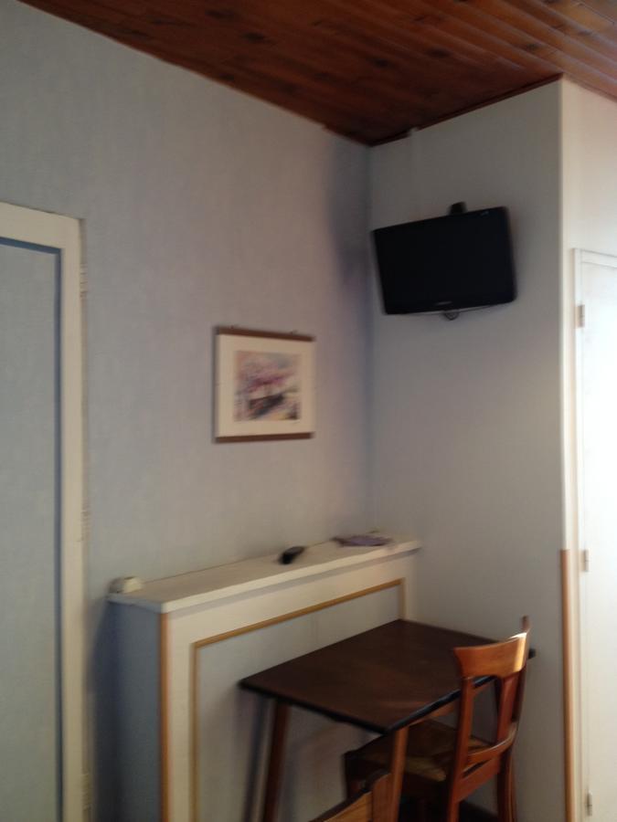 Bar Hotel De La Place Mezel 外观 照片