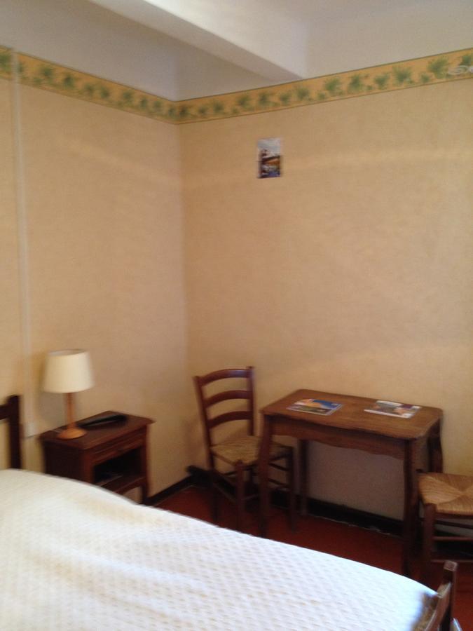 Bar Hotel De La Place Mezel 外观 照片