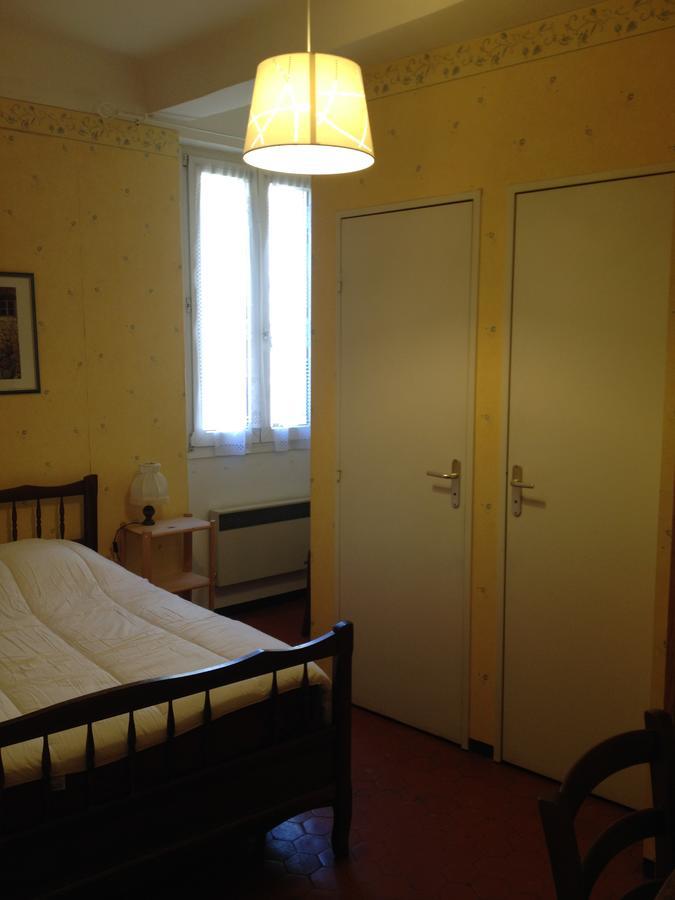 Bar Hotel De La Place Mezel 外观 照片