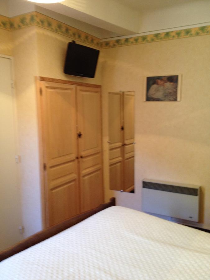 Bar Hotel De La Place Mezel 外观 照片