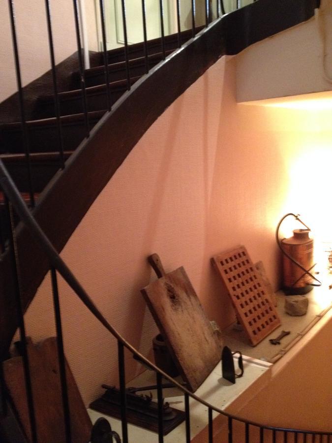 Bar Hotel De La Place Mezel 外观 照片
