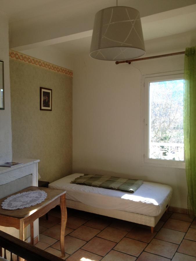 Bar Hotel De La Place Mezel 外观 照片