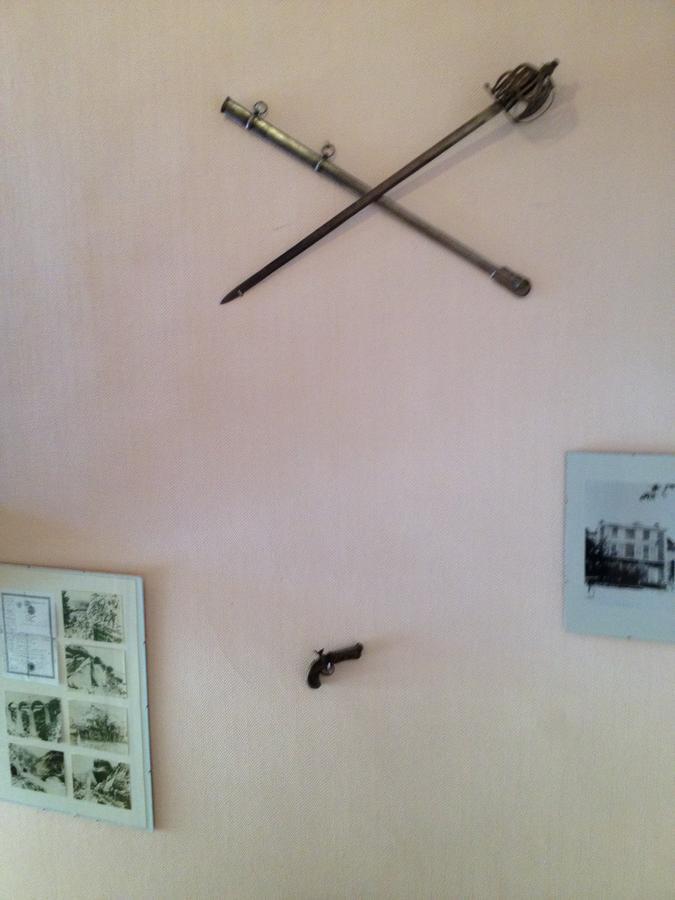 Bar Hotel De La Place Mezel 外观 照片